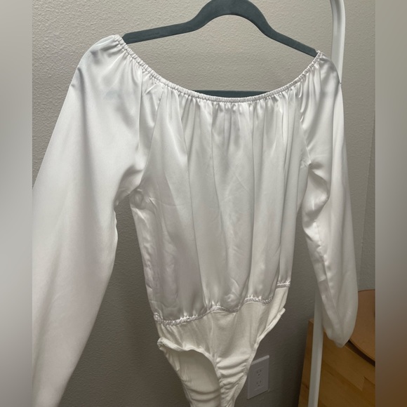 Emory Park- White Low V Bodysuit - Picture 8 of 12